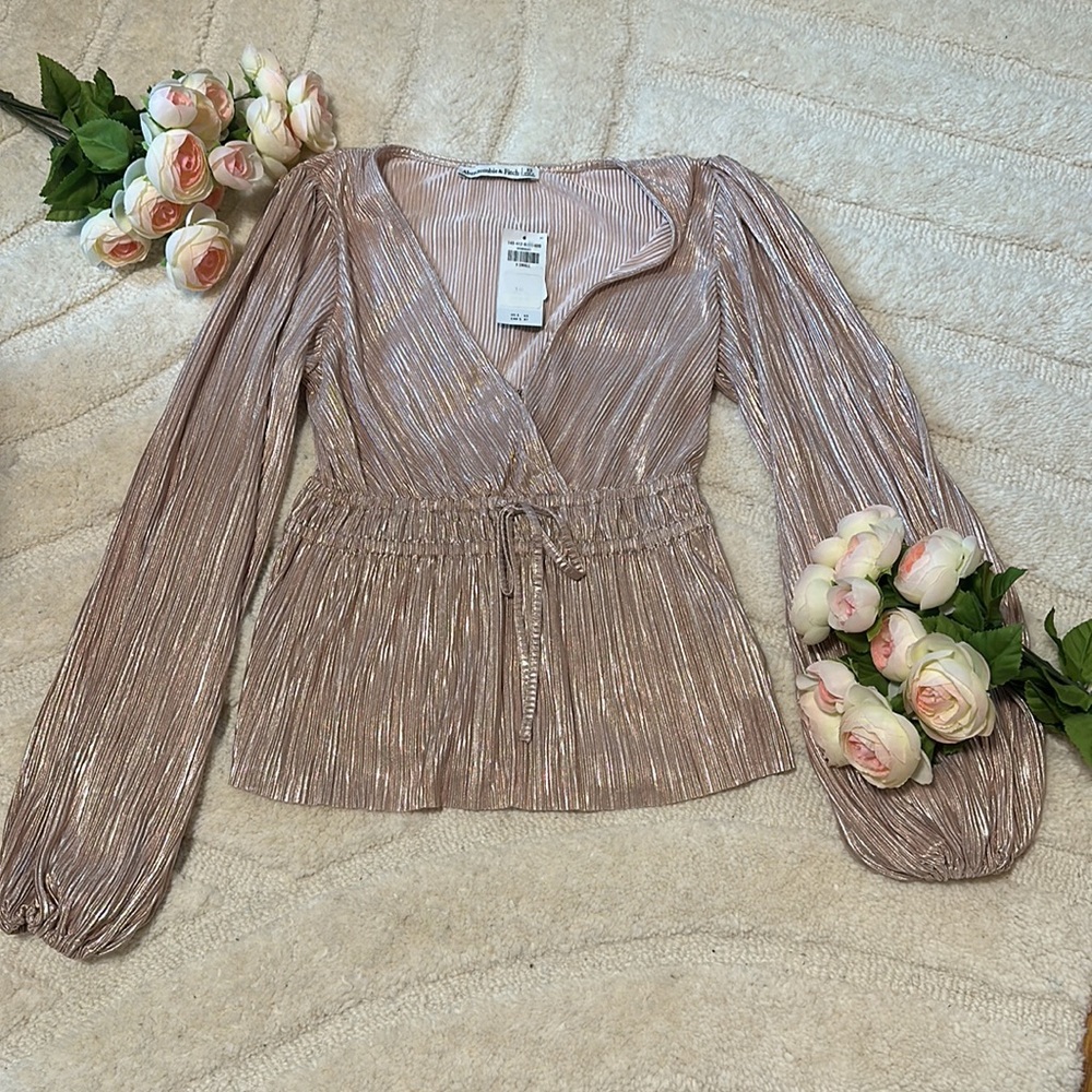 NWT Abercrombie Shimmer Top